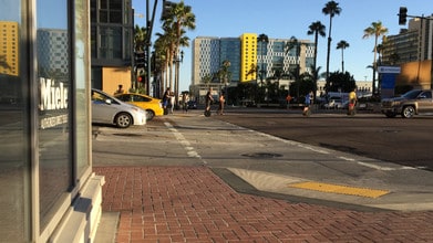 Breeza in San Diego, CA - Building Photo - Building Photo