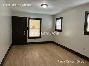 3216 Hoover Ave in Dayton, OH - Building Photo - Building Photo