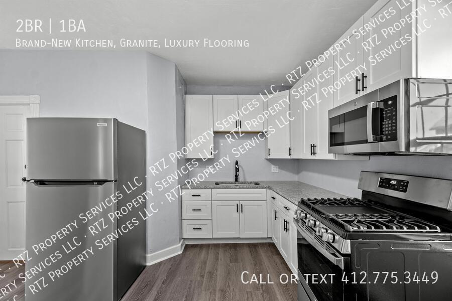 904 Hilltop St in Munhall, PA - Building Photo