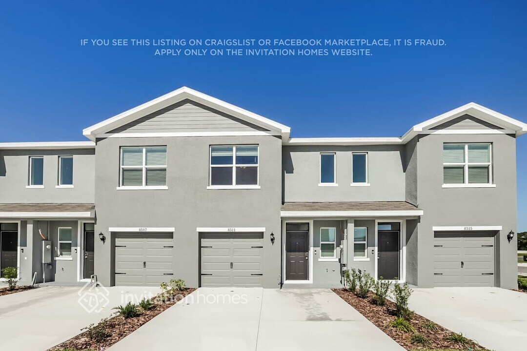 8511 Lofty Timber Wy in Wesley Chapel, FL - Building Photo