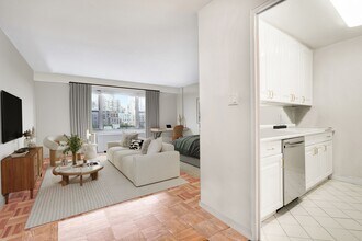 220 E 60th St in New York, NY - Building Photo - Building Photo