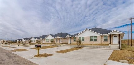 1016 Biloxi Dr in Ennis, TX - Building Photo - Building Photo