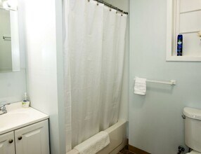 42 Everett St, Unit 2 in Boston, MA - Foto de edificio - Building Photo