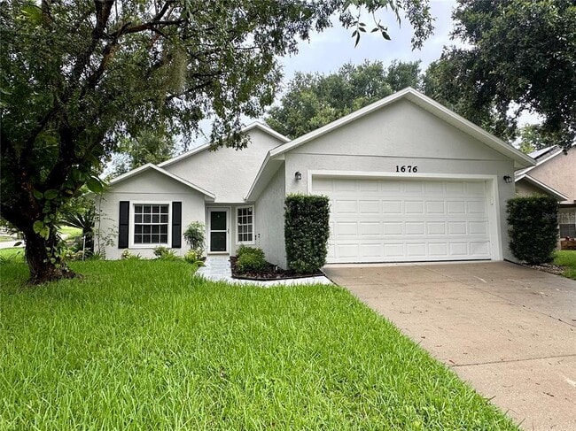 1676 Vick Rd in Apopka, FL - Foto de edificio - Building Photo