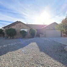 7304 Grange Ave NW in Albuquerque, NM - Foto de edificio - Building Photo