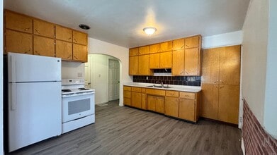 141 11th Ave W in Dickinson, ND - Building Photo - Building Photo