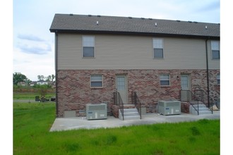 Sage Hollow Apartments in Clarksville, TN - Building Photo - Building Photo