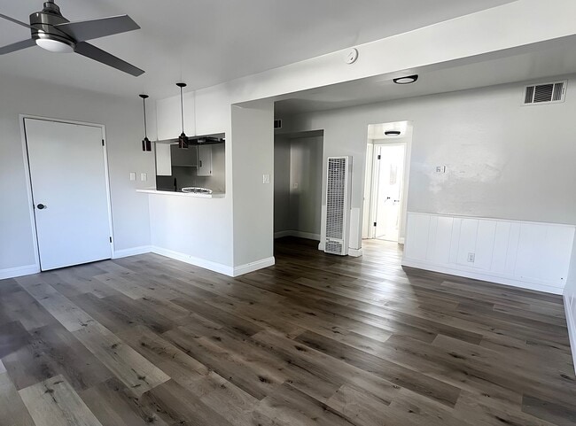 10701 Burin Avenue in Inglewood, CA - Building Photo - Building Photo