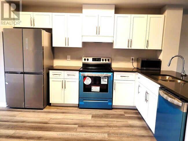 720 Grey St in Brantford, ON - Building Photo - Building Photo