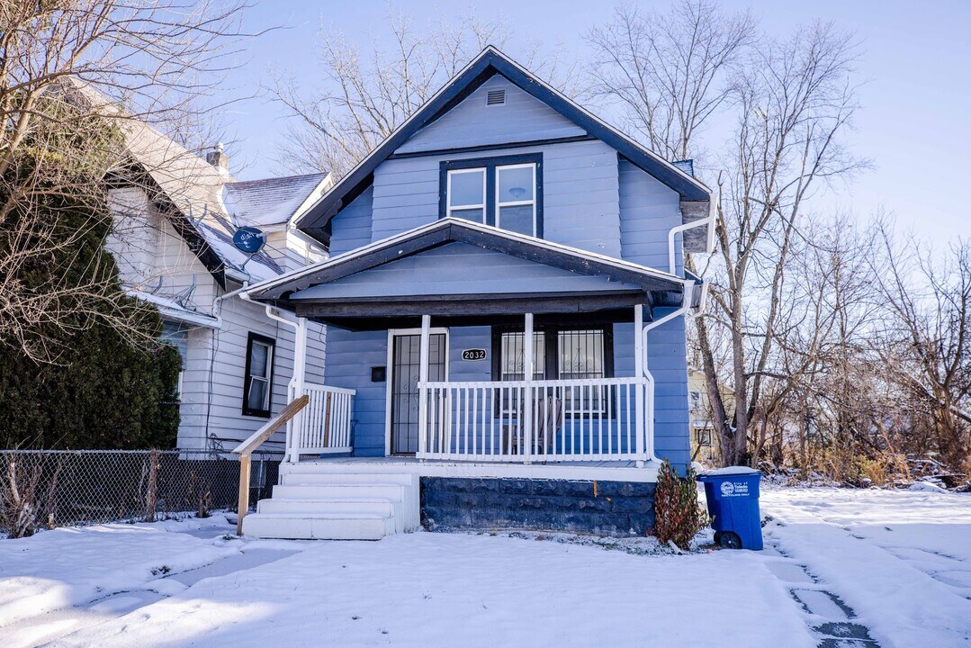 2032 Elliott Ave in Toledo, OH - Building Photo