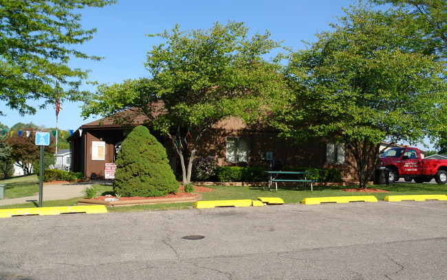 Century Mobile Home Park in Lansing, MI - Building Photo - Building Photo