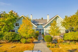 815-823 W 14th Ave in Vancouver, BC - Building Photo