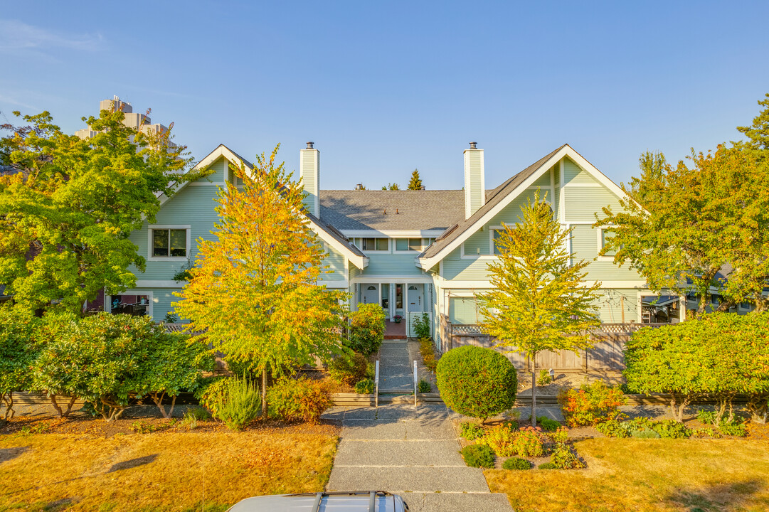 815-823 W 14th Ave in Vancouver, BC - Building Photo