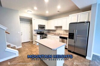 3756 Angelica Way in South Jordan, UT - Building Photo - Building Photo