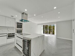 3744 NE 167th St in North Miami Beach, FL - Building Photo - Building Photo