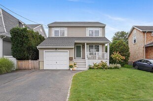 121 Howard St in Fairfield, CT - Building Photo