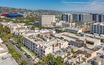 132 Clark Dr in Los Angeles, CA - Building Photo - Building Photo