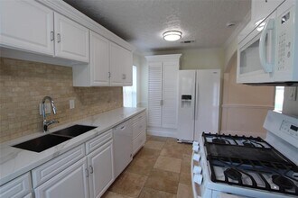 6625 Schiller St in Houston, TX - Foto de edificio - Building Photo
