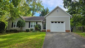 1704 Gales Ct in Winston-Salem, NC - Building Photo