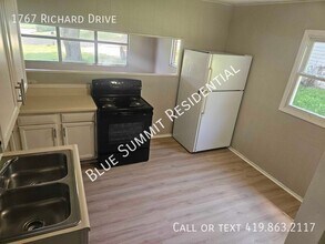 1767 Richard Dr in Mansfield, OH - Building Photo - Building Photo