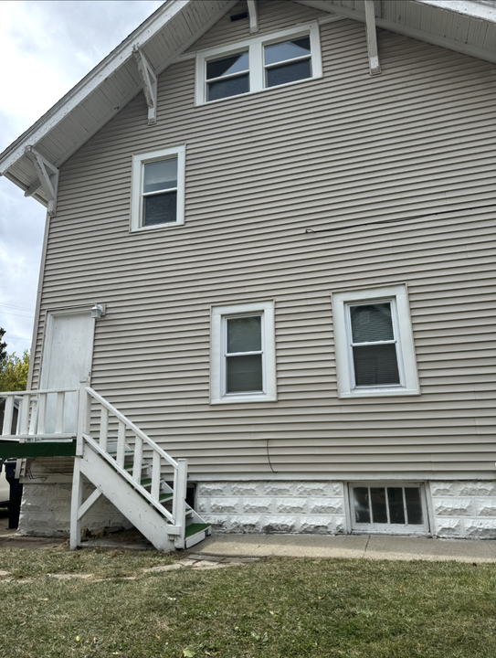 1014 Portland Ave, Unit 2 Bedroom Apartment in Beloit, WI - Foto de edificio