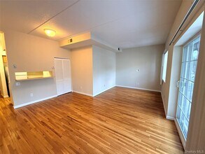 70 Lime Kiln Rd in Tuckahoe, NY - Foto de edificio - Building Photo