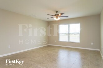 651 Lindbergh Wy in Davenport, FL - Foto de edificio - Building Photo