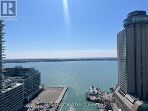 10 Yonge St in Toronto, ON - Building Photo - Building Photo