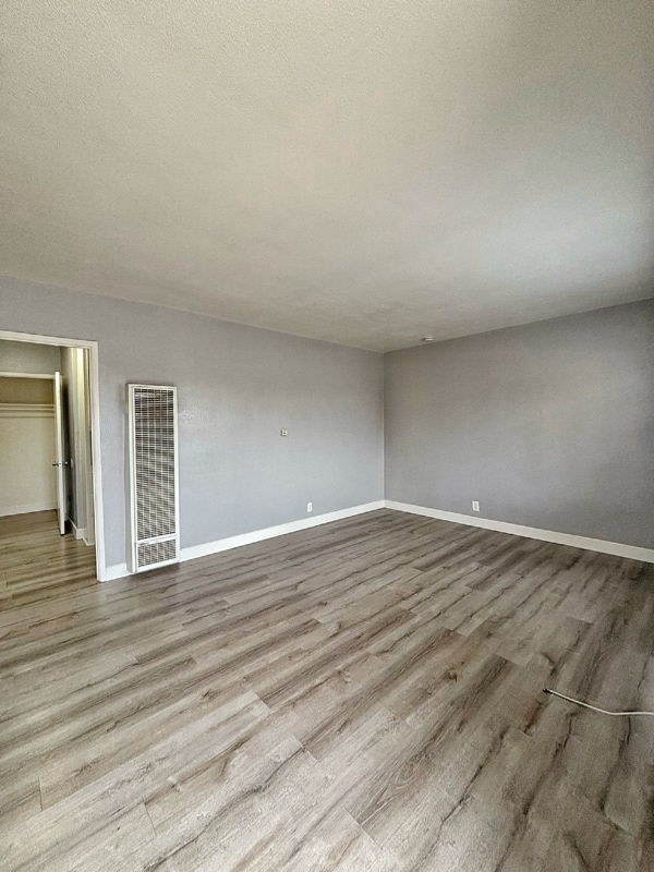 528 W Magnolia St in Compton, CA - Foto de edificio - Building Photo