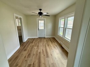 7 Borthwick Ave, Unit Apt B. in Delmar, NY - Building Photo - Building Photo