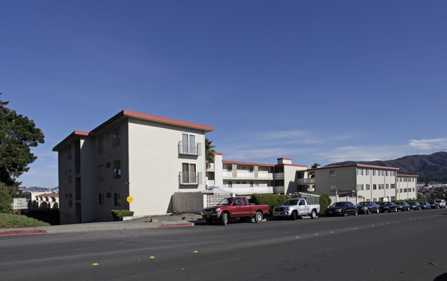 St. Francis Apartments in Daly City, CA - Foto de edificio - Building Photo