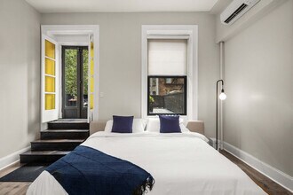 179 Sullivan St in New York, NY - Building Photo - Building Photo