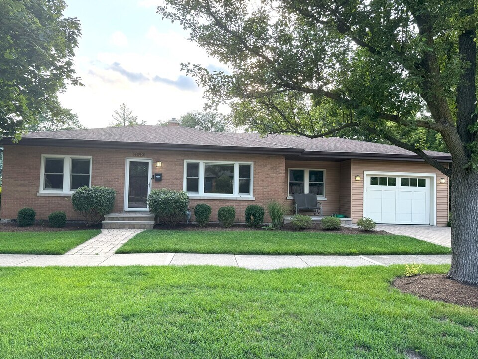4840 Prospect Ave in Downers Grove, IL - Foto de edificio
