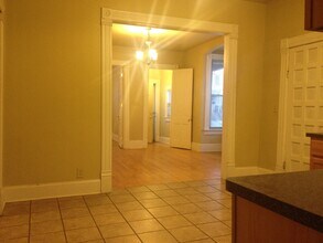 2235 S Robinson Ave, Unit LOWER in Milwaukee, WI - Foto de edificio - Building Photo