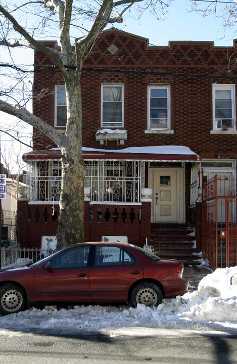 708 Wyona St in Brooklyn, NY - Building Photo