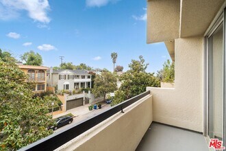 10511 Ashton Ave in Los Angeles, CA - Building Photo - Building Photo