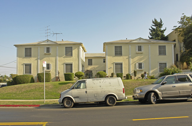 1104 S Norton Ave in Los Angeles, CA - Building Photo - Building Photo