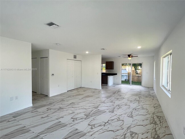 823 NW 4th Terrace in Hallandale Beach, FL - Building Photo - Building Photo