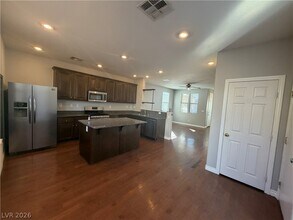 10806 Old Ironsides Ave in Las Vegas, NV - Building Photo - Building Photo