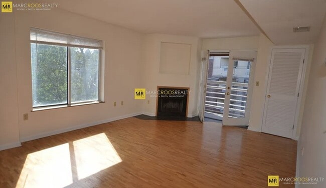 571 Franklin St, Unit 401 in Cambridge, MA - Foto de edificio - Building Photo