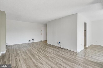 2300 Pimmit Dr in Falls Church, VA - Building Photo - Building Photo