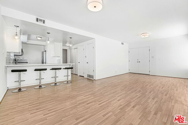 10393 Almayo Ave in Los Angeles, CA - Building Photo - Building Photo