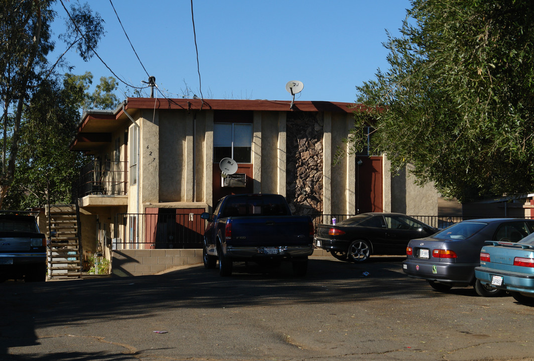 627 B St in Ramona, CA - Building Photo