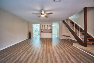 10818 Briar Forest Dr in Houston, TX - Building Photo