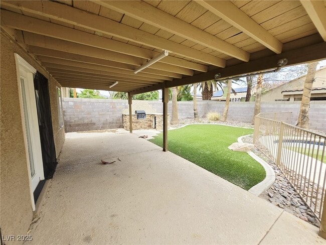 925 Chaps Cir in Henderson, NV - Foto de edificio - Building Photo