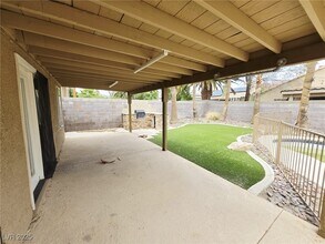 925 Chaps Cir in Henderson, NV - Building Photo - Building Photo