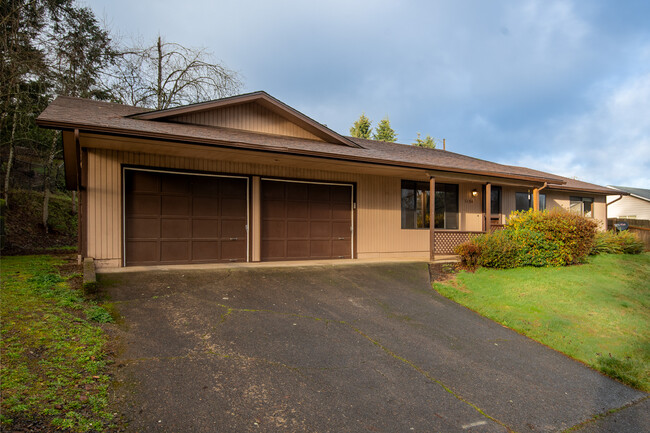 1154 Dawn Dr in Stayton, OR - Building Photo - Building Photo