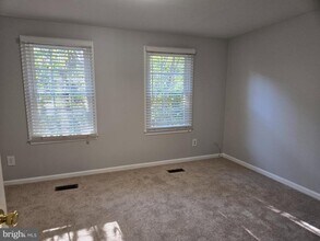 20535 Strath Haven Dr in Montgomery Village, MD - Building Photo - Building Photo