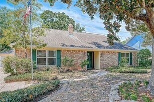 5507 Enchanted Timbers Dr, Unit 156 in Humble, TX - Building Photo