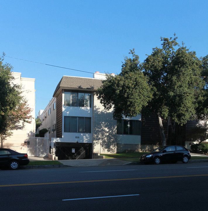 615 E Olive Ave in Burbank, CA - Building Photo